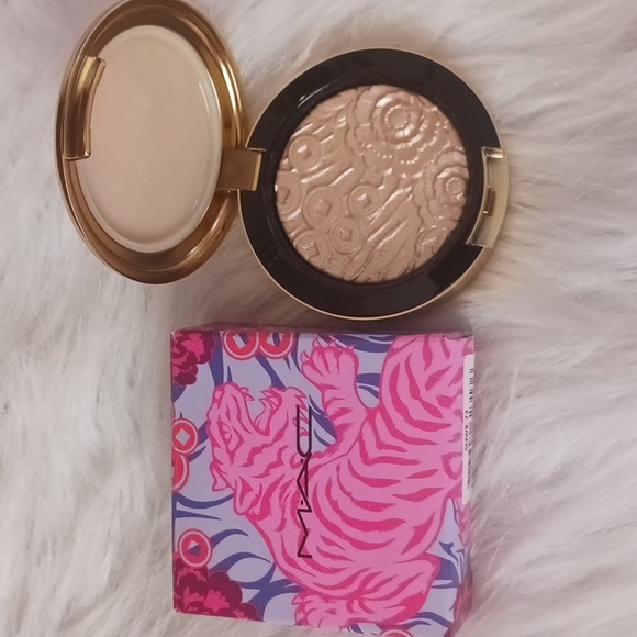 MAC Cosmetics Extra Dimension Skinfinish in Lunar Lights - Picture 1 of 7